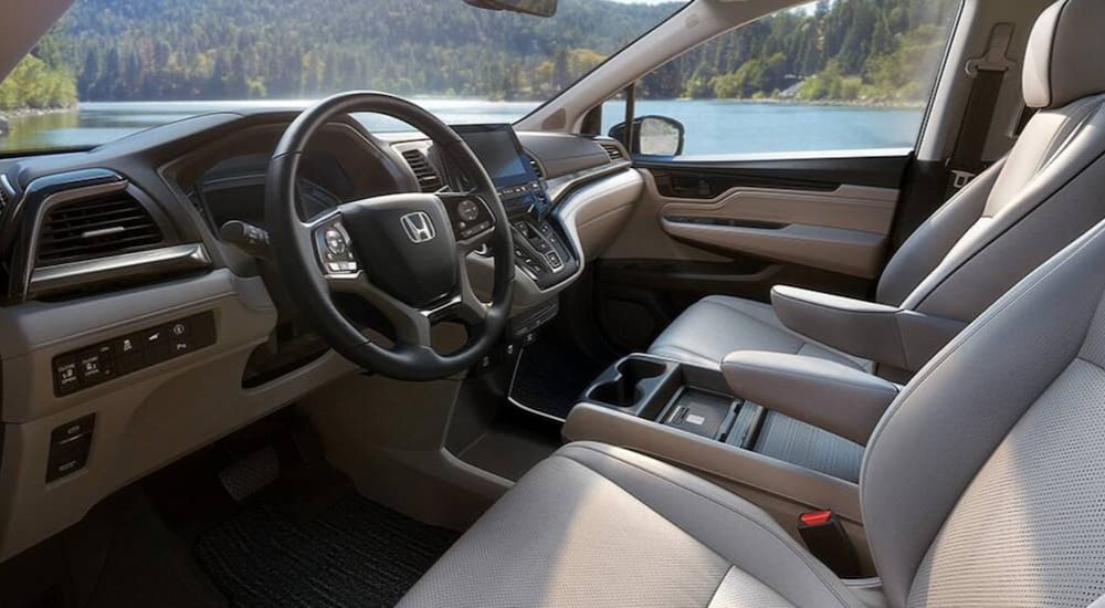 The gray interior and dash in a 2025 Honda Odyssey Elite.