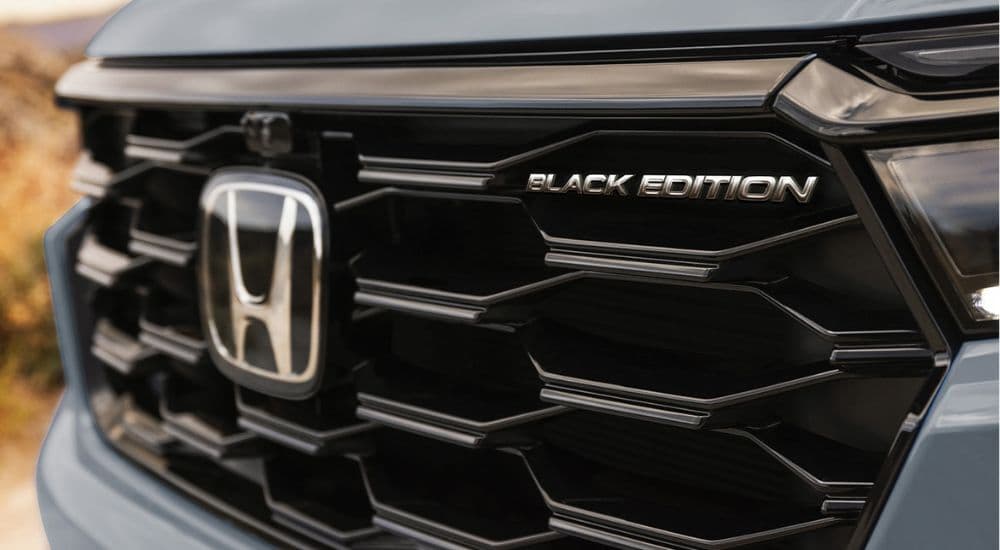 Close-up of the grille on a gray 2025 Honda Pilot Black Edition.