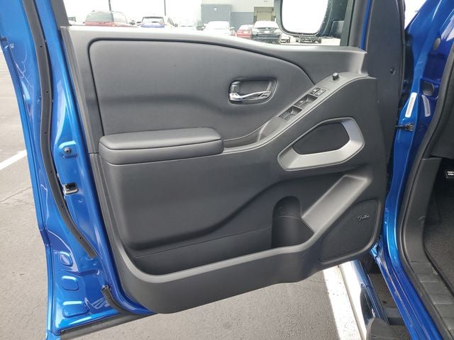 2025 Nissan Frontier SL