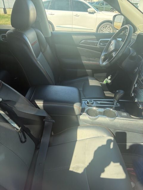 2020 Nissan Pathfinder SL