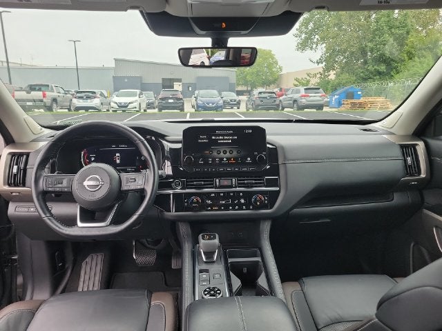 2023 Nissan Pathfinder Platinum