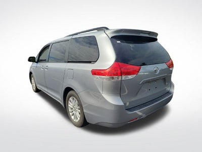 2014 Toyota Sienna XLE 8 Passenger