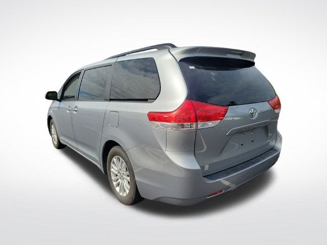 2014 Toyota Sienna XLE 8 Passenger