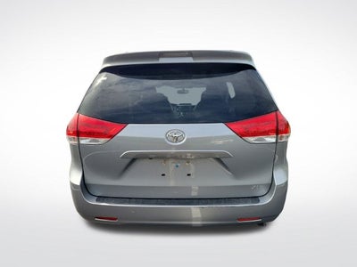 2014 Toyota Sienna XLE 8 Passenger