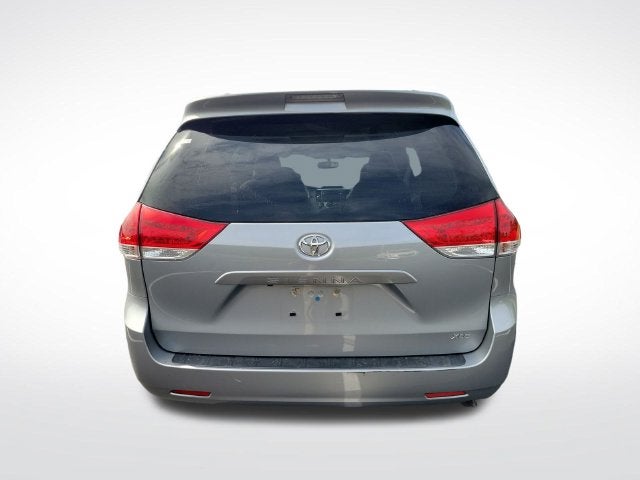 2014 Toyota Sienna XLE 8 Passenger