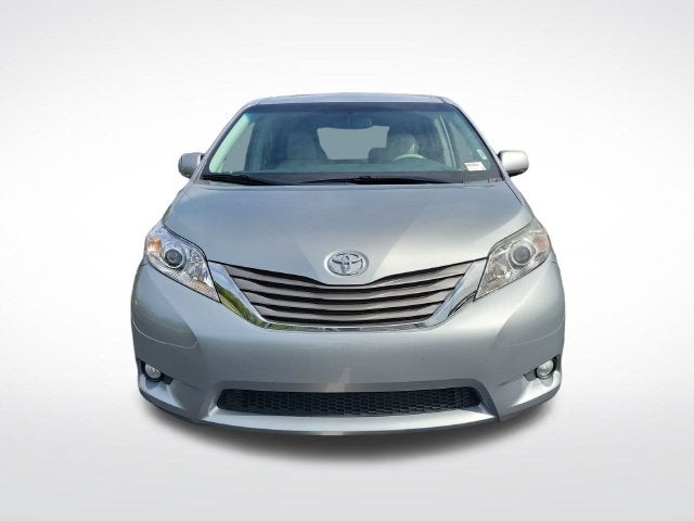 2014 Toyota Sienna XLE 8 Passenger