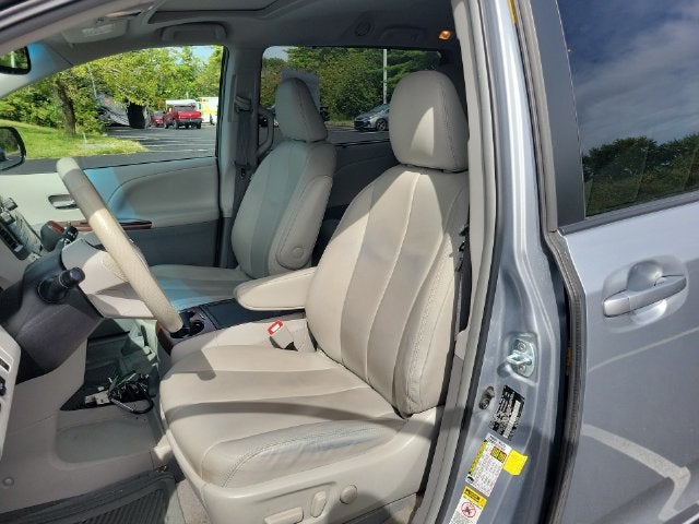 2014 Toyota Sienna XLE 8 Passenger