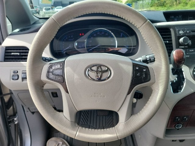 2014 Toyota Sienna XLE 8 Passenger