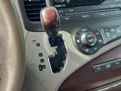 2014 Toyota Sienna XLE 8 Passenger