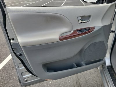 2014 Toyota Sienna XLE 8 Passenger
