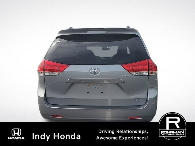 2014 Toyota Sienna XLE 8 Passenger