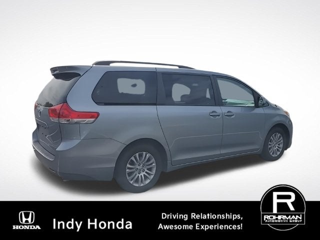 2014 Toyota Sienna XLE 8 Passenger
