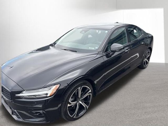 2024 Volvo S60 B5 Plus Dark Theme