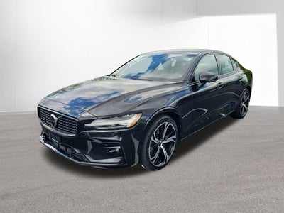 2024 Volvo S60 B5 Plus Dark Theme