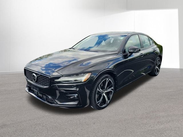 2024 Volvo S60 B5 Plus Dark Theme