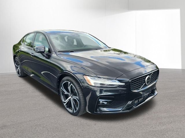 2024 Volvo S60 B5 Plus Dark Theme