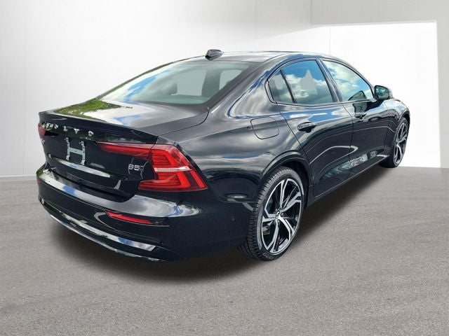 2024 Volvo S60 B5 Plus Dark Theme