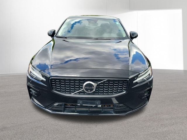 2024 Volvo S60 B5 Plus Dark Theme