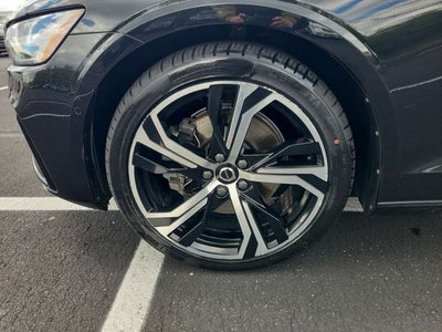 2024 Volvo S60 B5 Plus Dark Theme