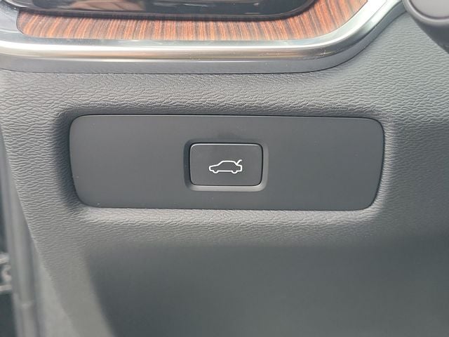 2024 Volvo S60 B5 Plus Dark Theme