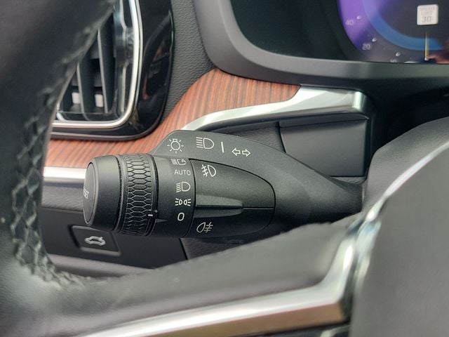 2024 Volvo S60 B5 Plus Dark Theme