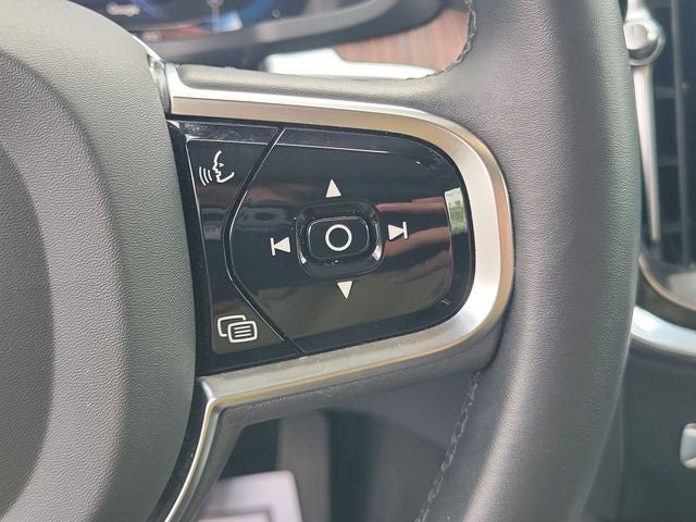 2024 Volvo S60 B5 Plus Dark Theme