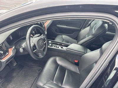 2024 Volvo S60 B5 Plus Dark Theme