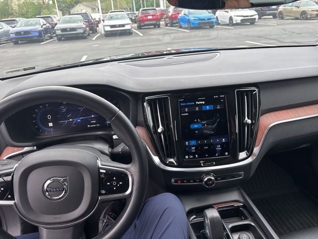 2024 Volvo S60 B5 Plus Dark Theme